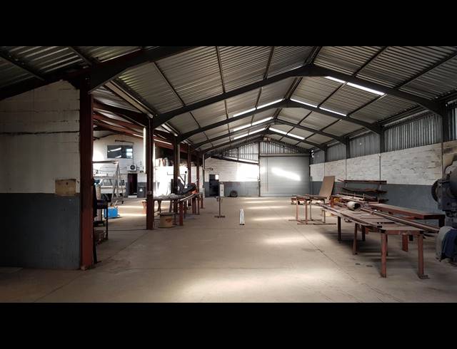 1,850M² FACTORY FOR SALE IN BLACKHEATH INDUSTRIAL
